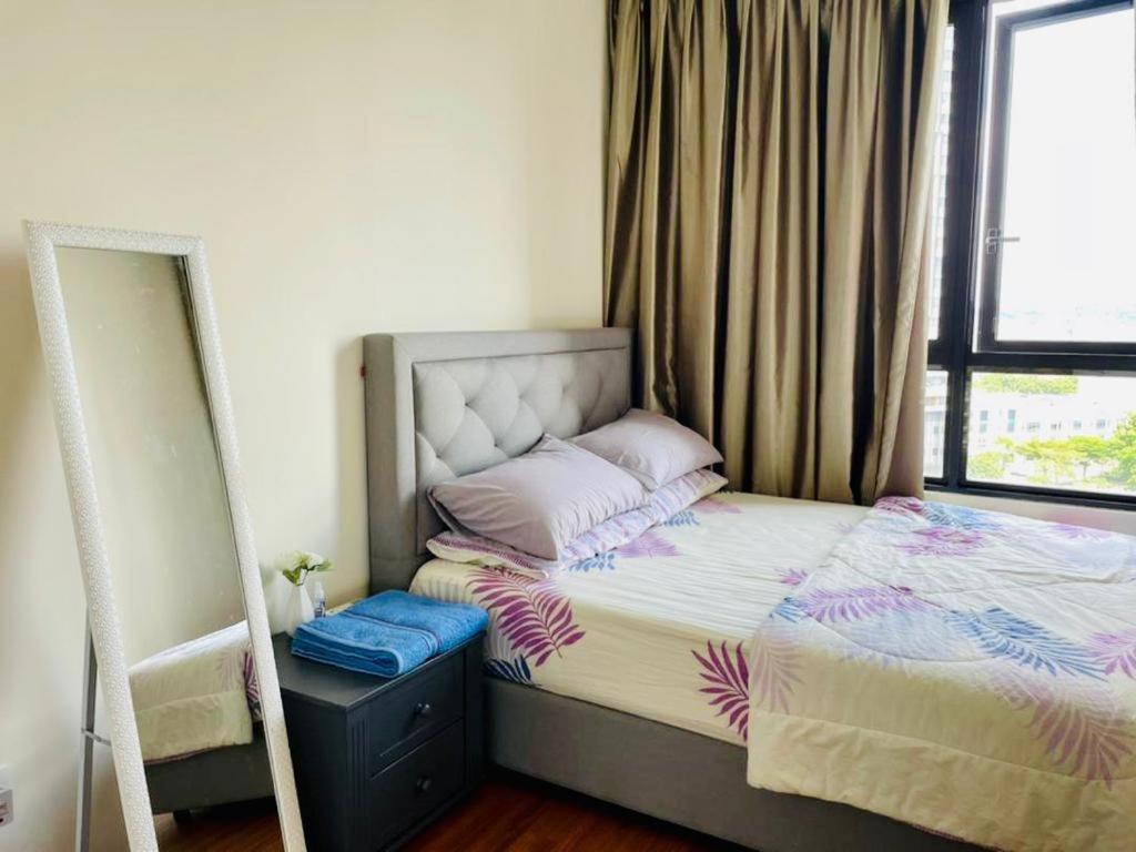 Homestay I-City Cantik, Tenang, Wifi, 4K Smart Tv, Netflix, Coway, Free Parking Shah Alam Eksteriør billede