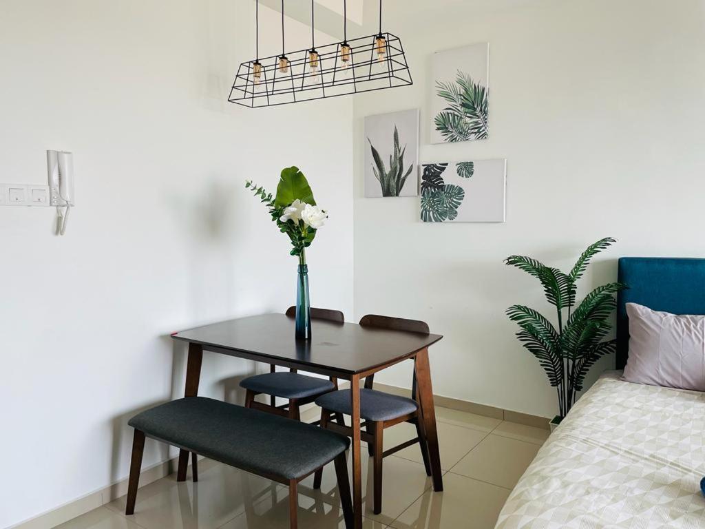 Homestay I-City Cantik, Tenang, Wifi, 4K Smart Tv, Netflix, Coway, Free Parking Shah Alam Eksteriør billede
