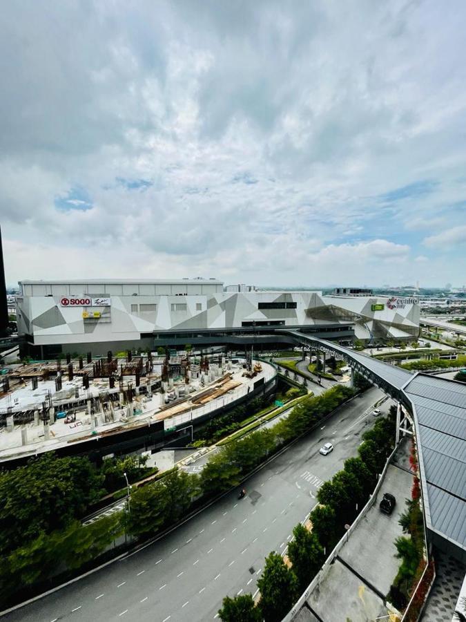 Homestay I-City Cantik, Tenang, Wifi, 4K Smart Tv, Netflix, Coway, Free Parking Shah Alam Eksteriør billede