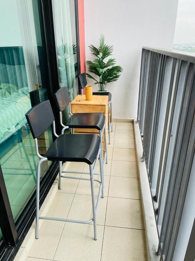 Homestay I-City Cantik, Tenang, Wifi, 4K Smart Tv, Netflix, Coway, Free Parking Shah Alam Eksteriør billede